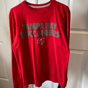 Nike mens top size medium. Tampa Bay Buccaneers.